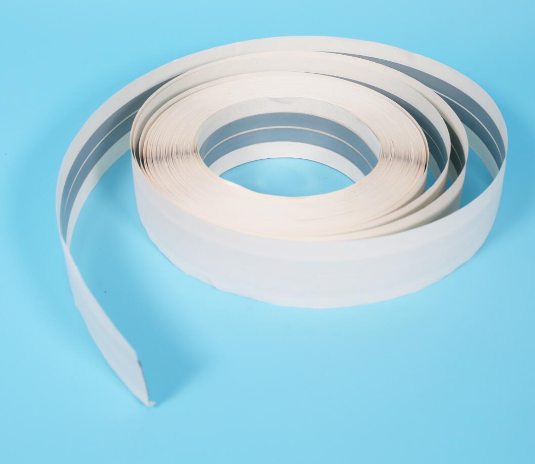 Corner paper tape with metal strip